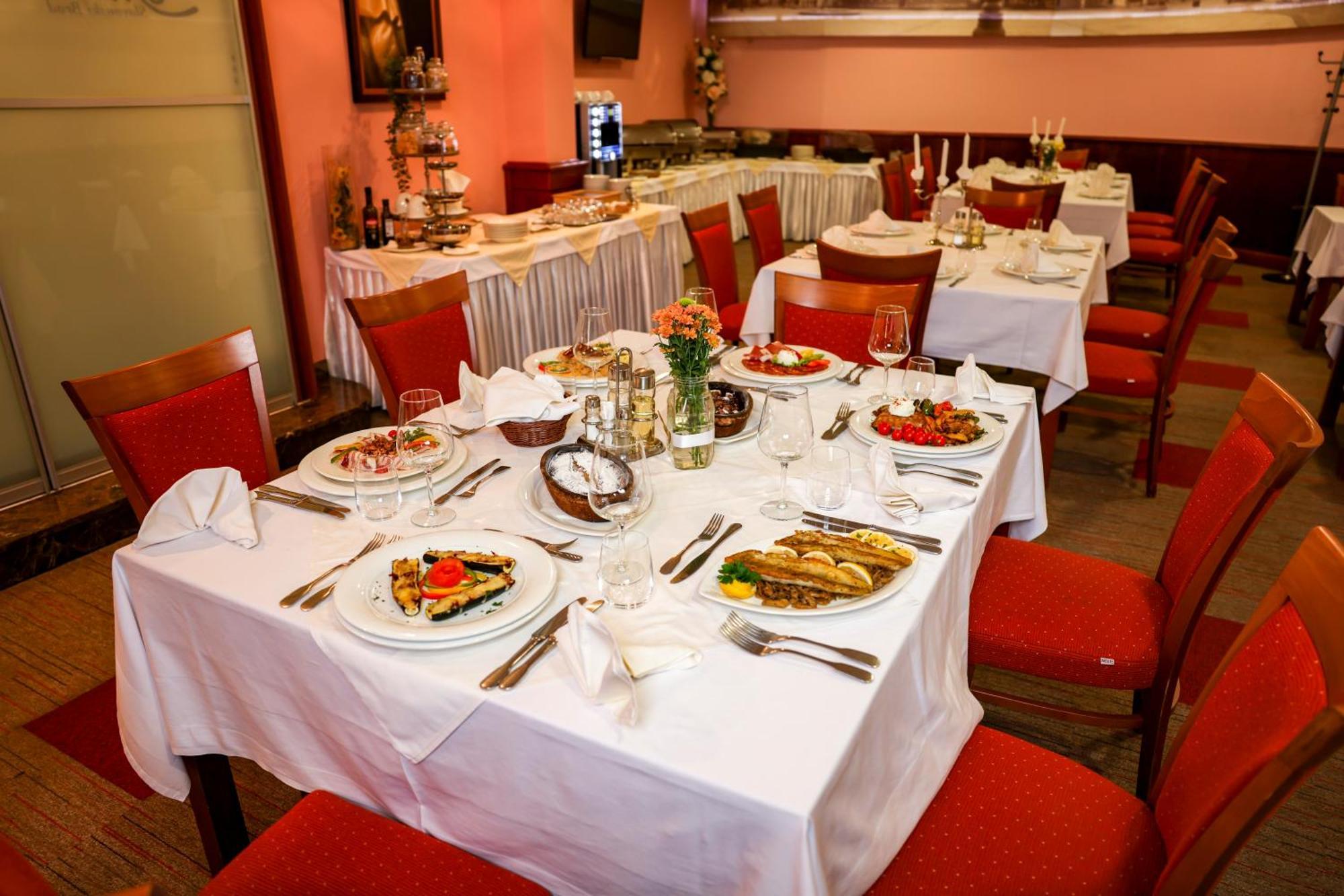 Hotel Savus Slavonski Brod Ngoại thất bức ảnh