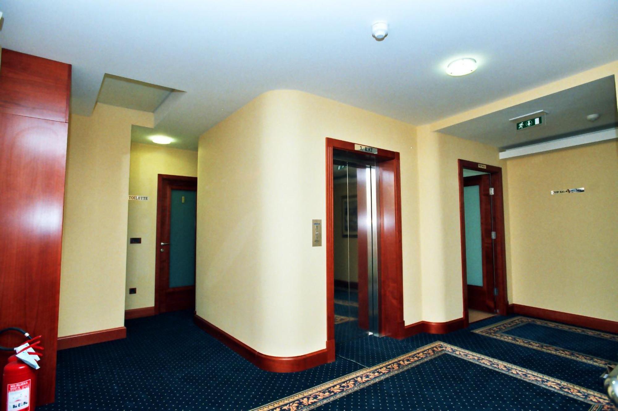 Hotel Savus Slavonski Brod Ngoại thất bức ảnh