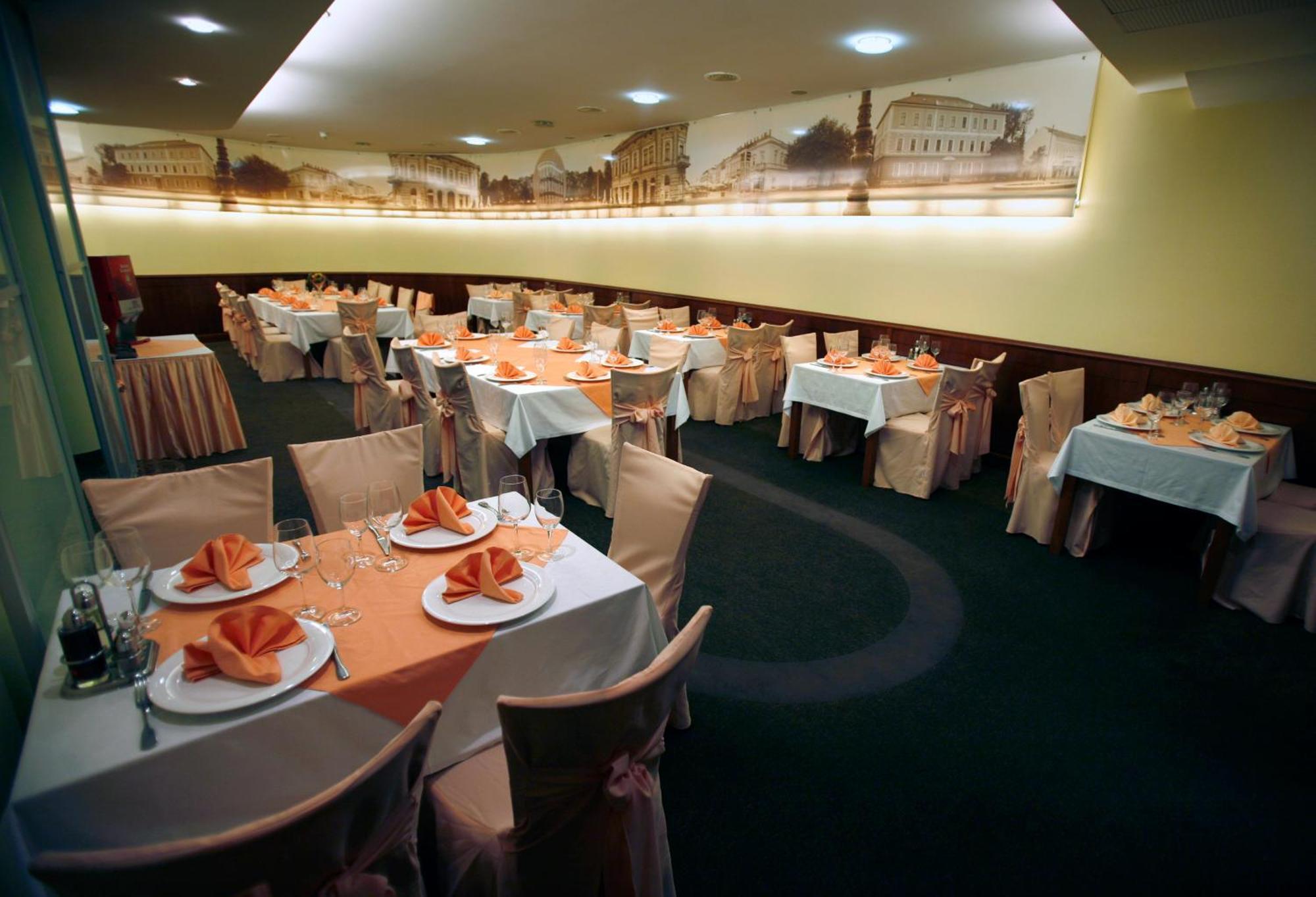 Hotel Savus Slavonski Brod Ngoại thất bức ảnh