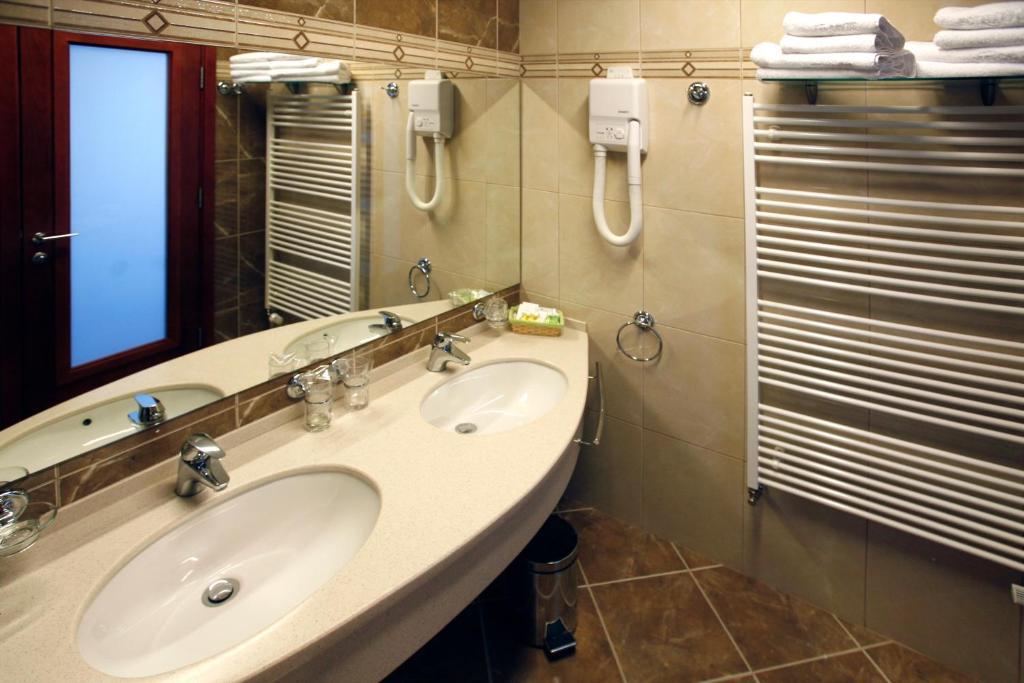 Hotel Savus Slavonski Brod Ngoại thất bức ảnh