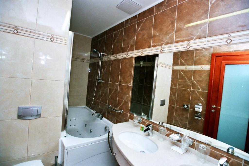 Hotel Savus Slavonski Brod Ngoại thất bức ảnh