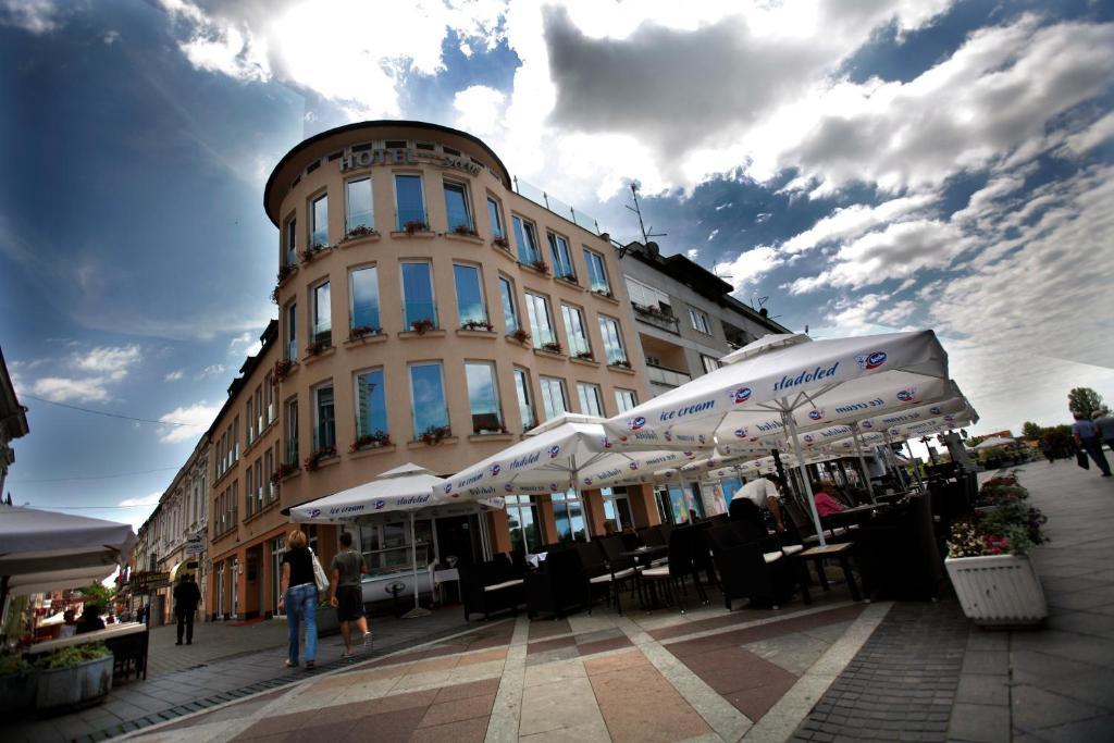 Hotel Savus Slavonski Brod Ngoại thất bức ảnh
