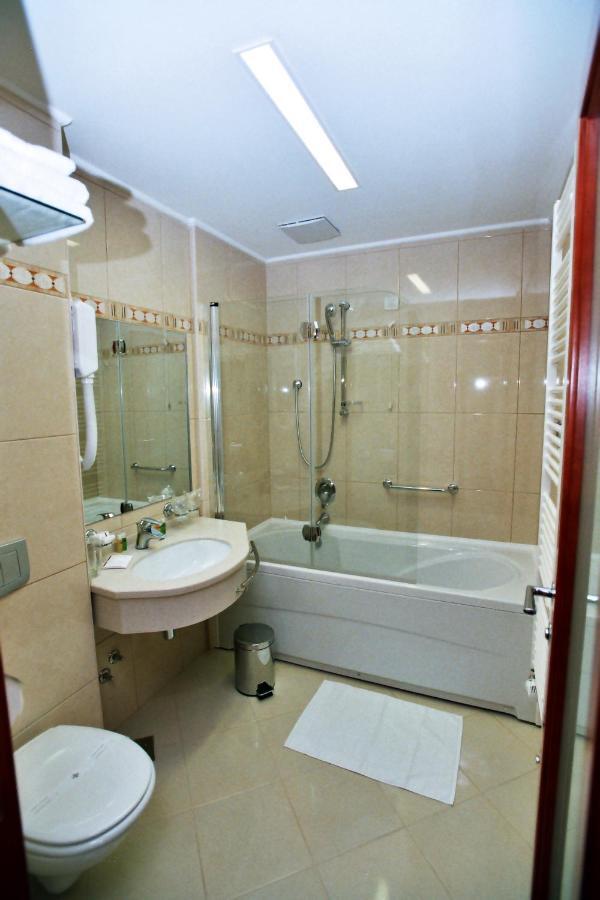 Hotel Savus Slavonski Brod Phòng bức ảnh
