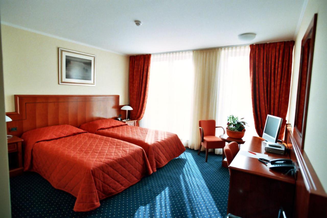 Hotel Savus Slavonski Brod Phòng bức ảnh